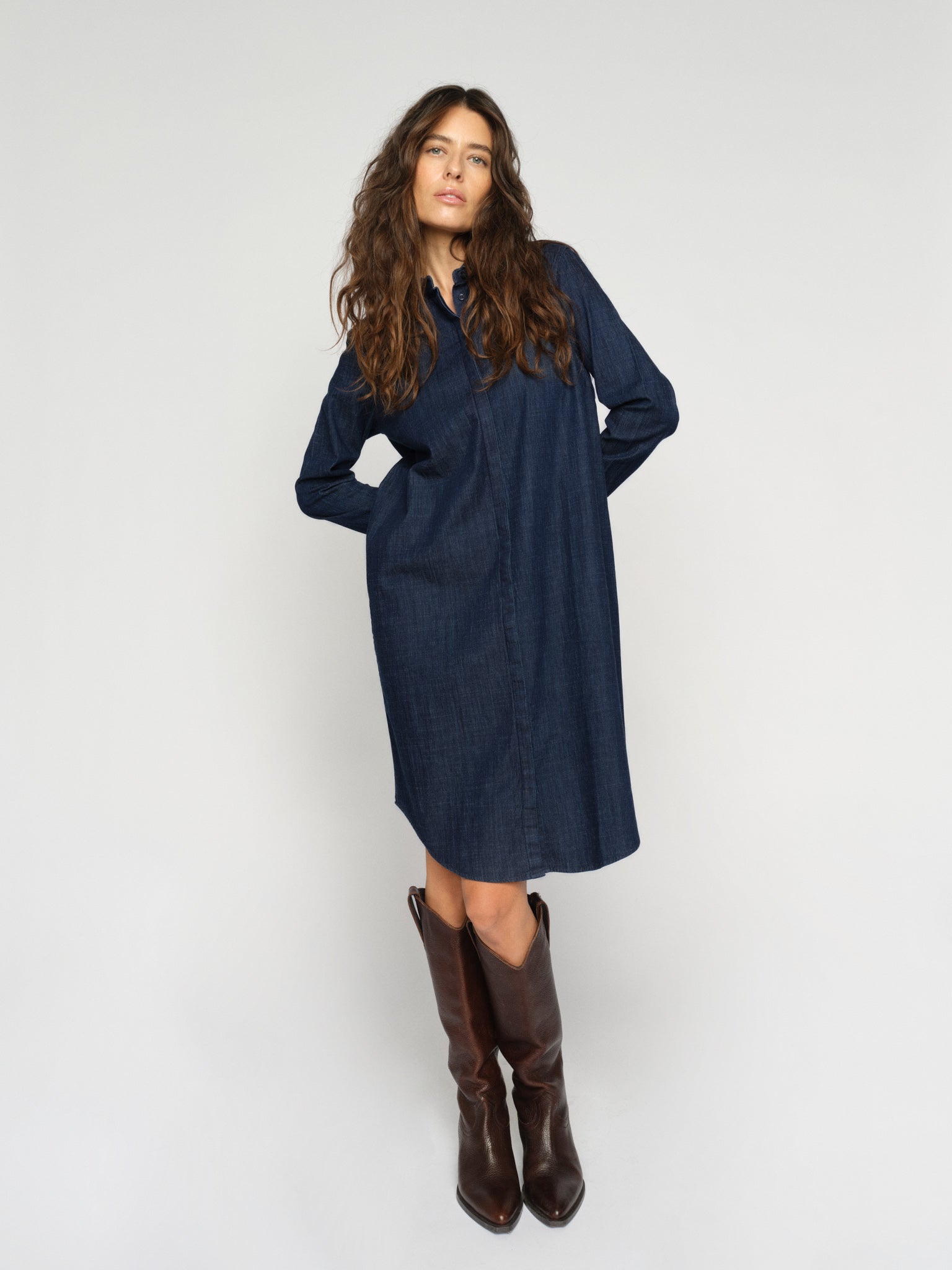 Modelshot / Dark Blue / Detail